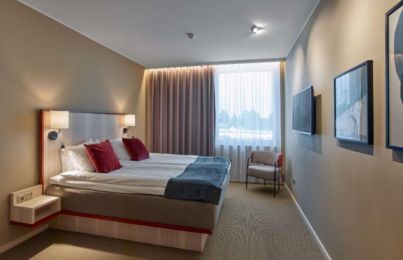 Superior King Room image 3