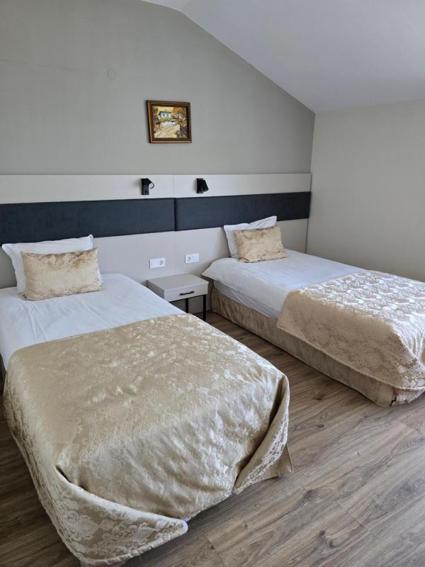 Double Room image 4