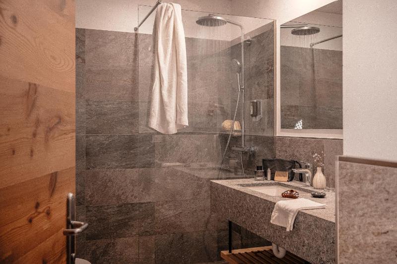Superior Double or Twin Room image 4