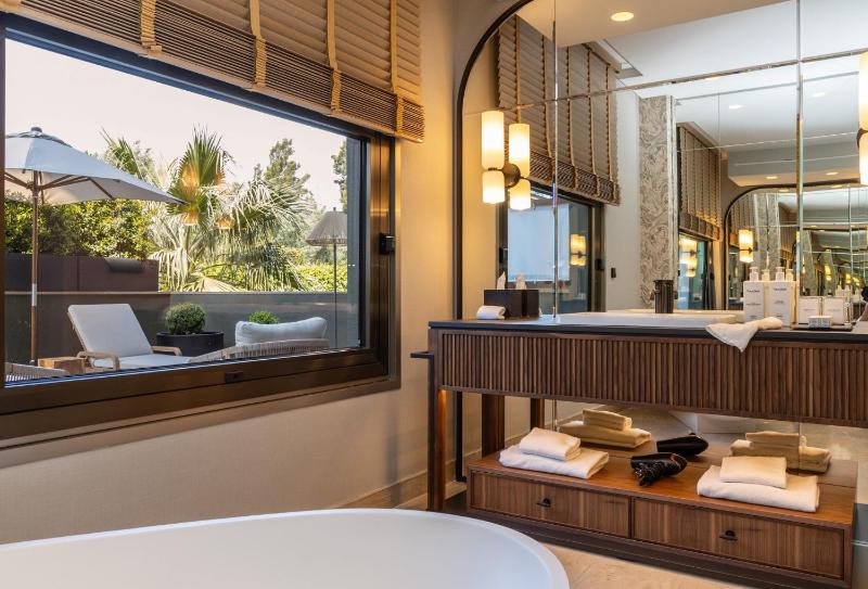 Deluxe Double Room image 1