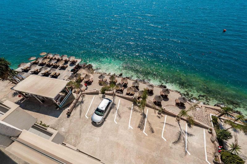Double Room with Sea View image 3