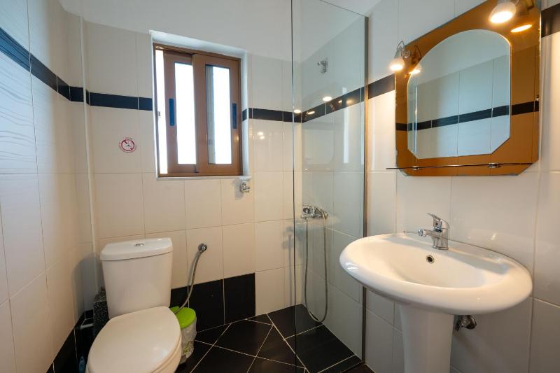 Economy Double Room Side Sea View image 3
