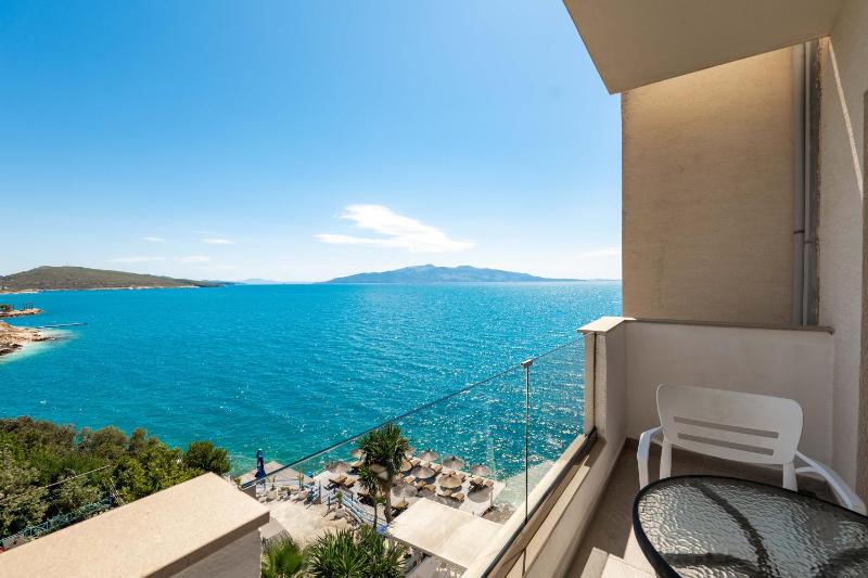 Quadruple Room Side Sea View image 2