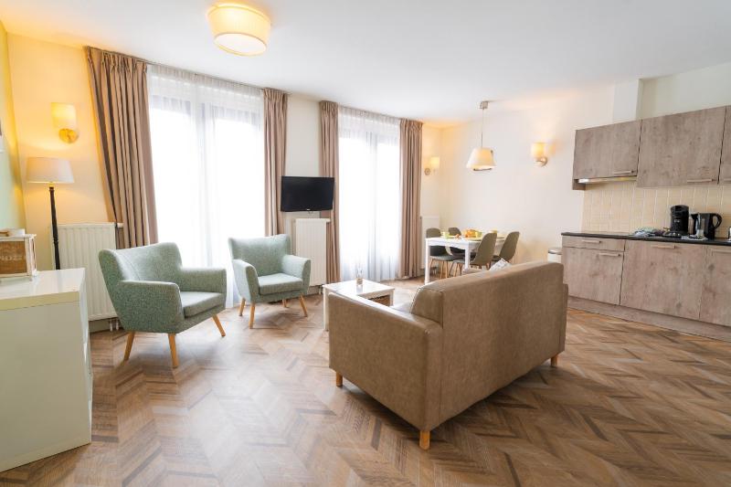 Two-Bedroom Apartment (4 Adults) Noordstraat 6 A,B first floor image 3