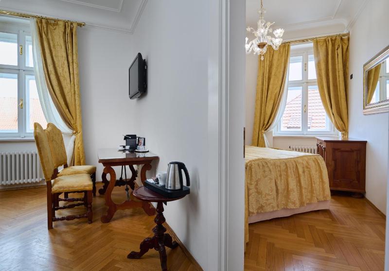 Junior Suite (2 Adults) image 4