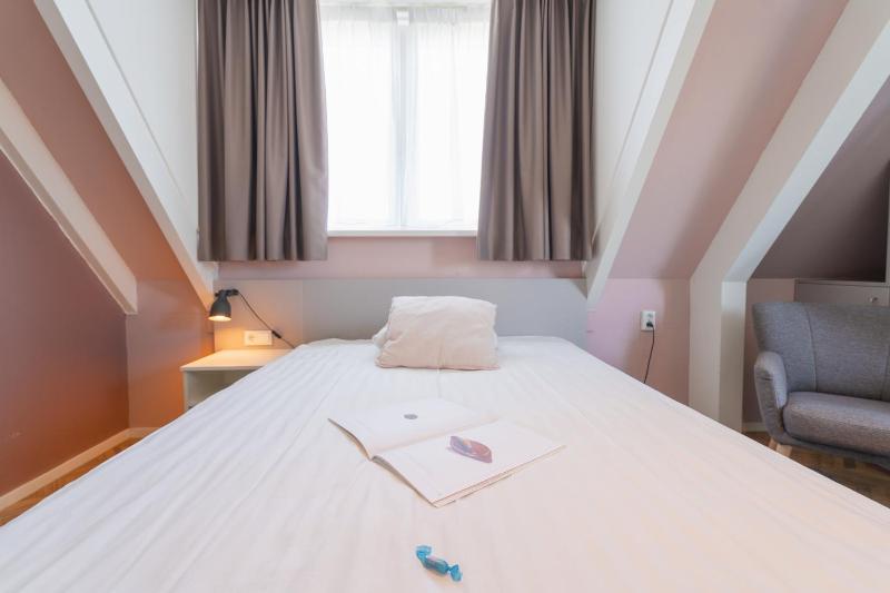 Standard Single Room with Balcony (no pets allowed) image 1