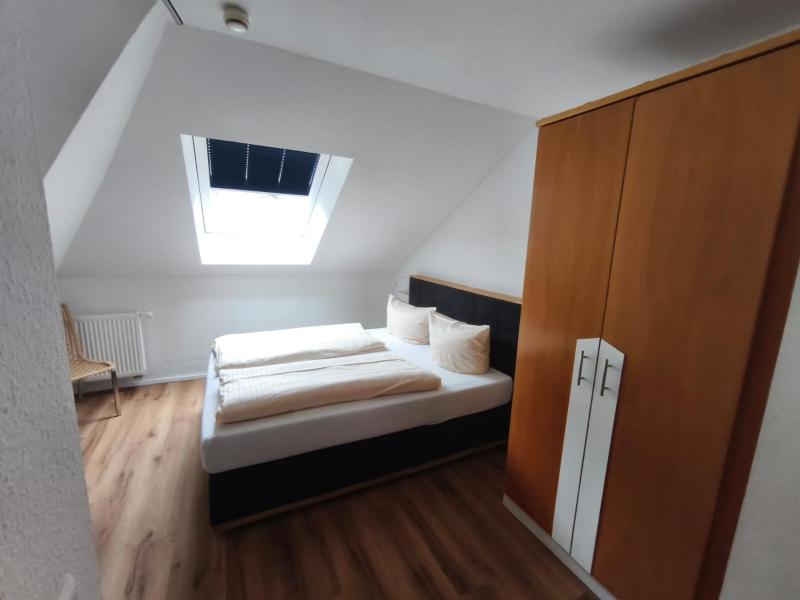 Small Double Room image 1