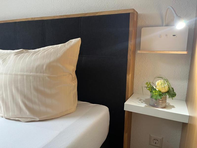 Small Double Room image 4