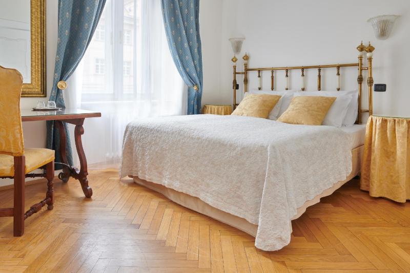 Standard Double or Twin Room image 4