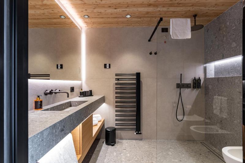 Superior Double or Twin Room with Balcony and Mountain View image 3