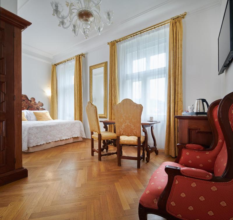 Riverside Double or Twin Room image 4