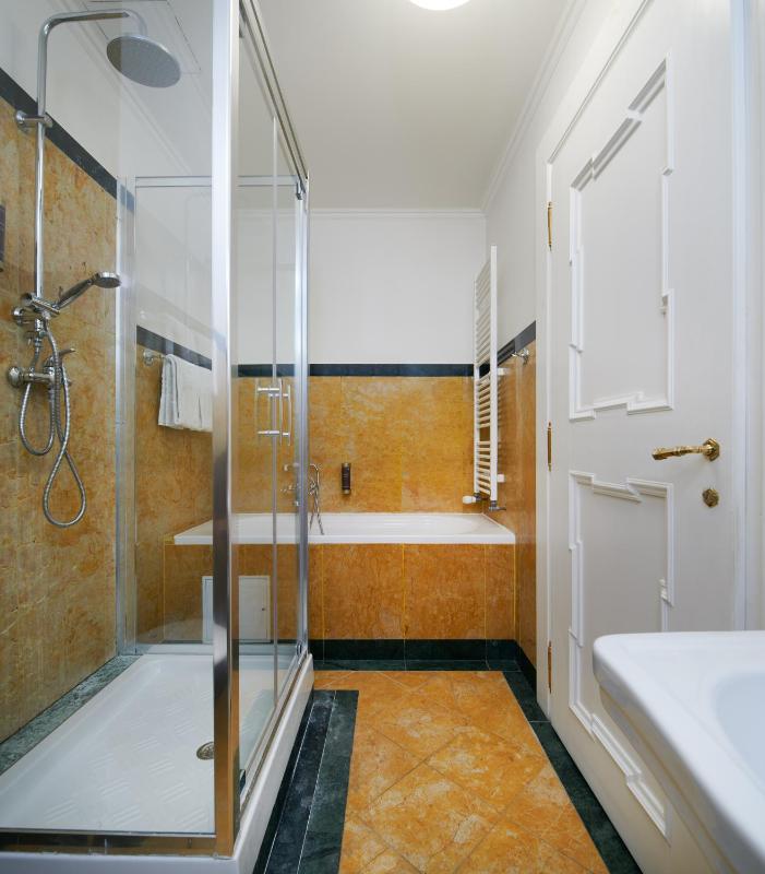 Riverside Double or Twin Room image 2