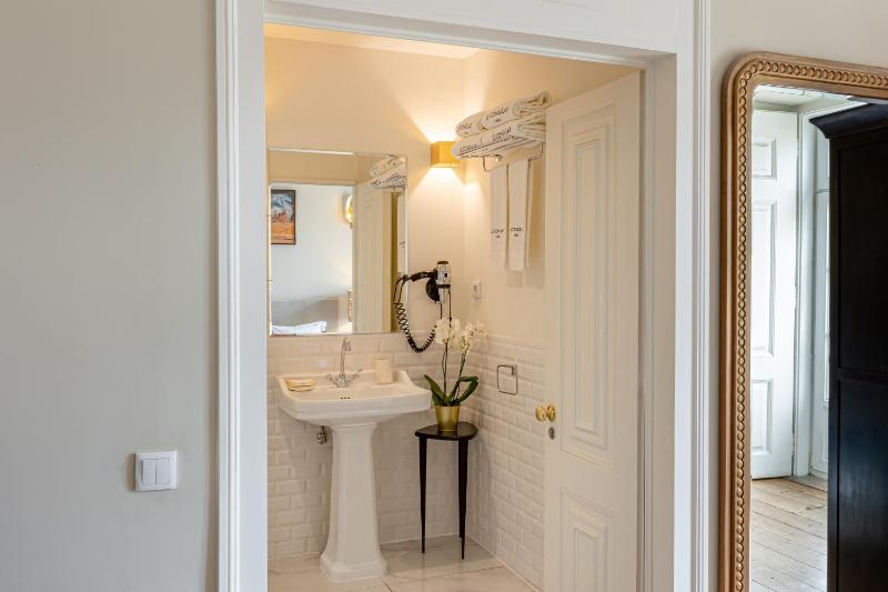 Deluxe Room with Square View image 2