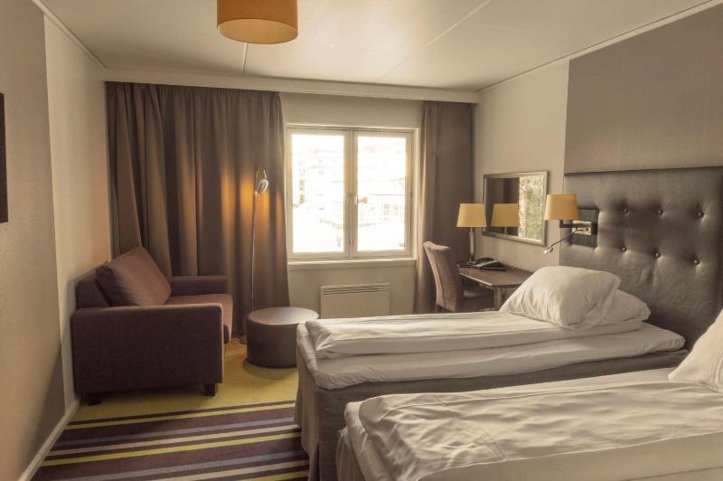 Standard Twin Room image 3