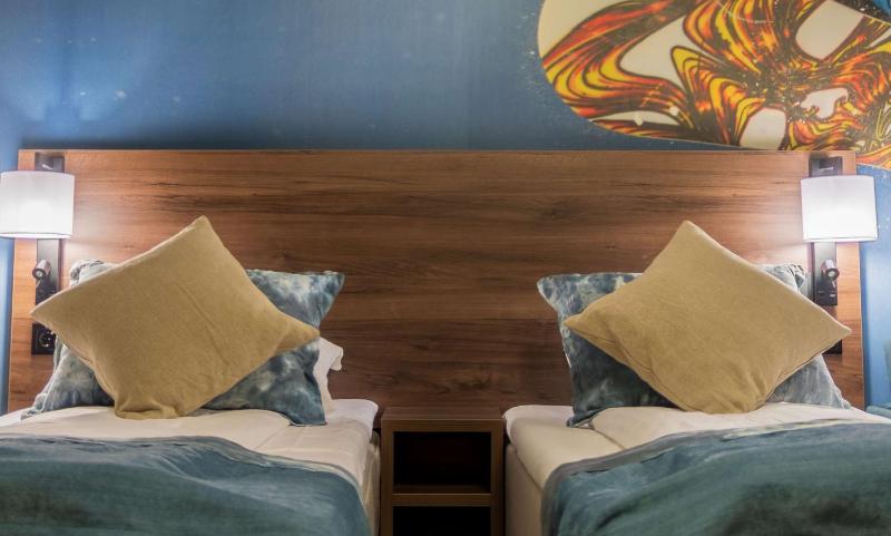 Standard Twin Room image 1