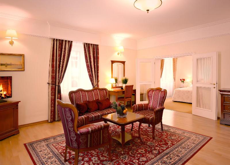 One-Bedroom Suite image 4