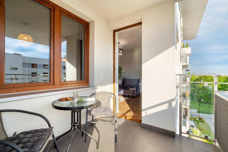 Velvet Apartment with Balcony in Rzeszów by Noclegi Renters - image 2