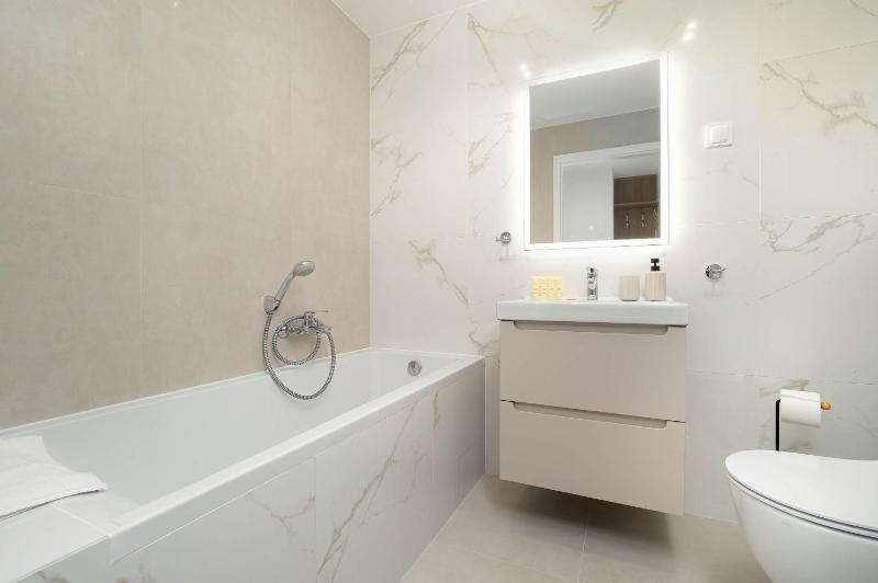 Velvet Apartment with Balcony in Rzeszów by Noclegi Renters - image 15