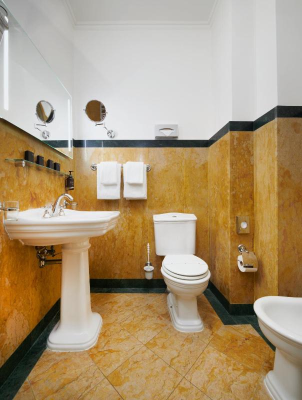 Quadruple Room image 2