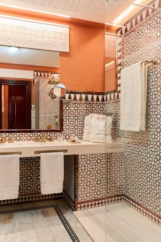 Alhambra Palace Hotel - image 11