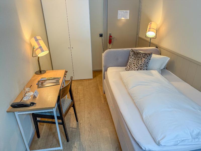 Single Room with Mountain View image 1