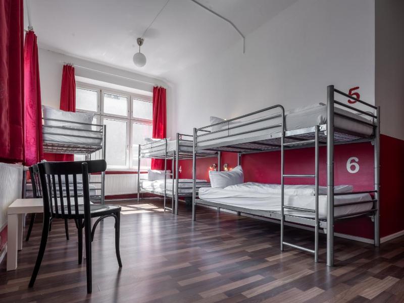 Bed in 6-Bed Mixed Dormitory Room image 1