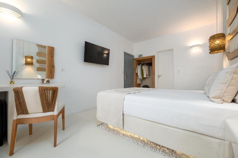 Superior Double Room with Street View image 2