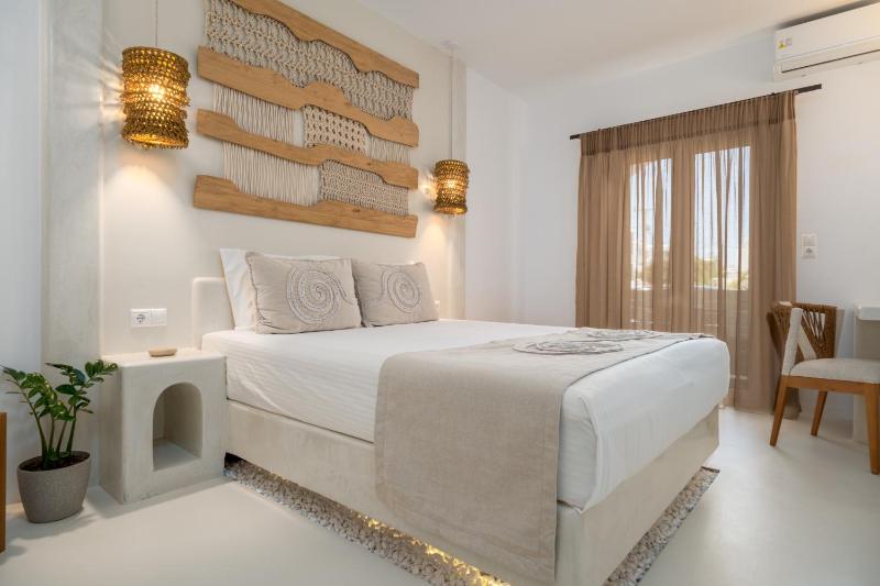 Superior Double Room with Street View image 3