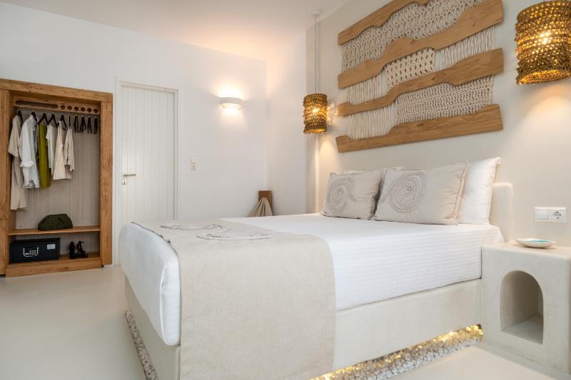 Superior Double Room with Street View image 4