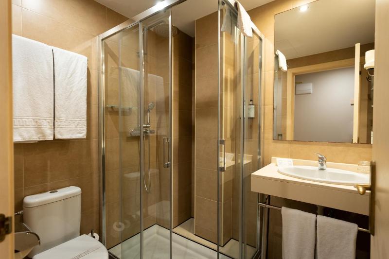Small Double Room image 1