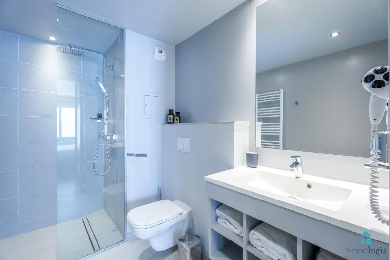 Apartment with Balcony image 4