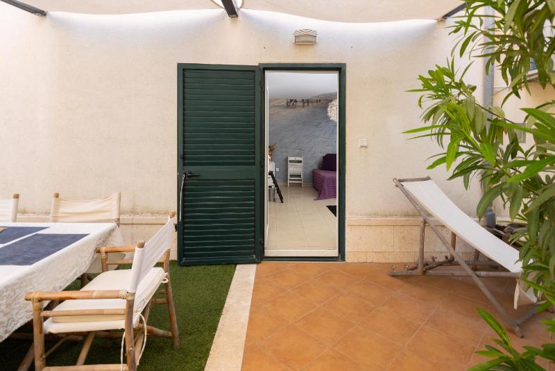 One-Bedroom Apartment (5 Adults) image 1