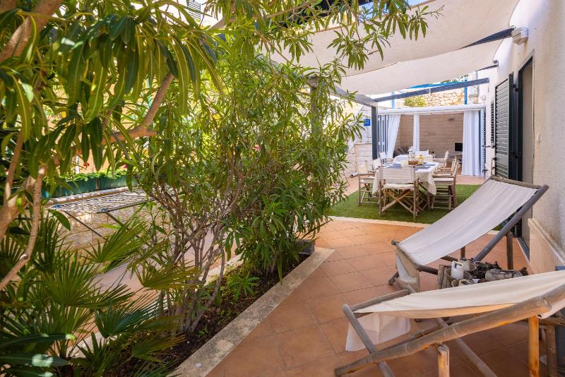 One-Bedroom Apartment (5 Adults) image 4