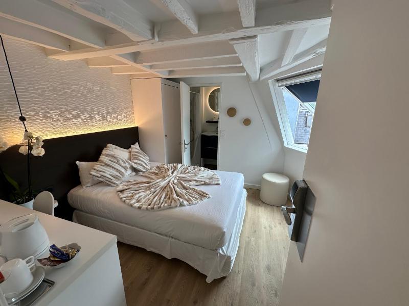 Superior Double Room image 3