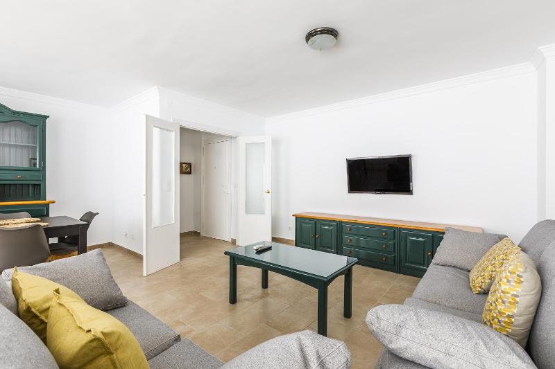 A&N Central Beach Walk Family Apartment with Terraza - image 2