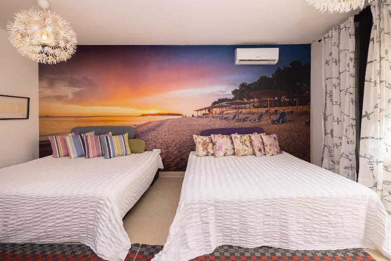 One-Bedroom Apartment (6 Adults) image 4