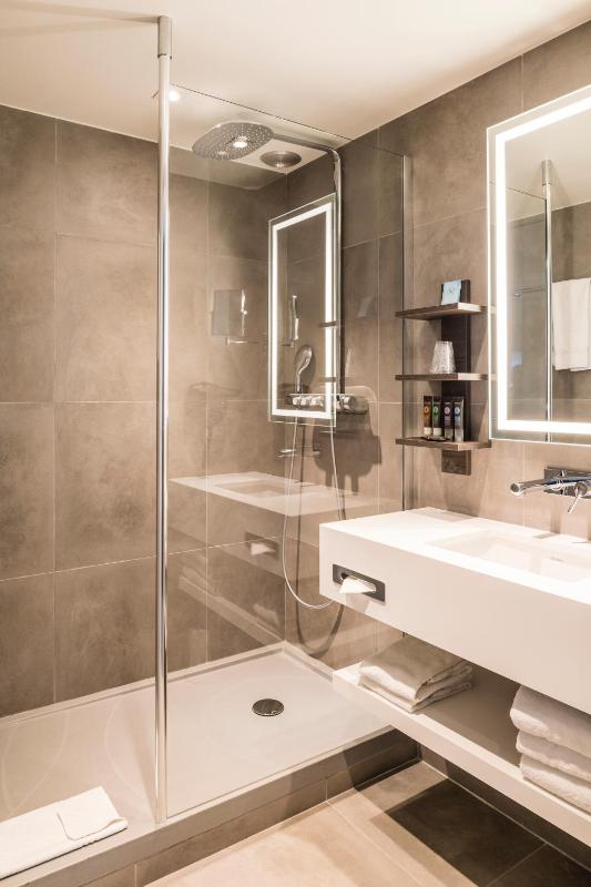 Executive Twin Room image 2