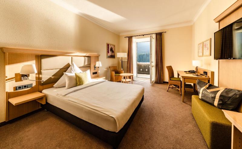 Single Room with Lake View image 4