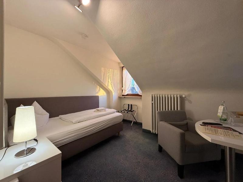 Standard Single Room image 4