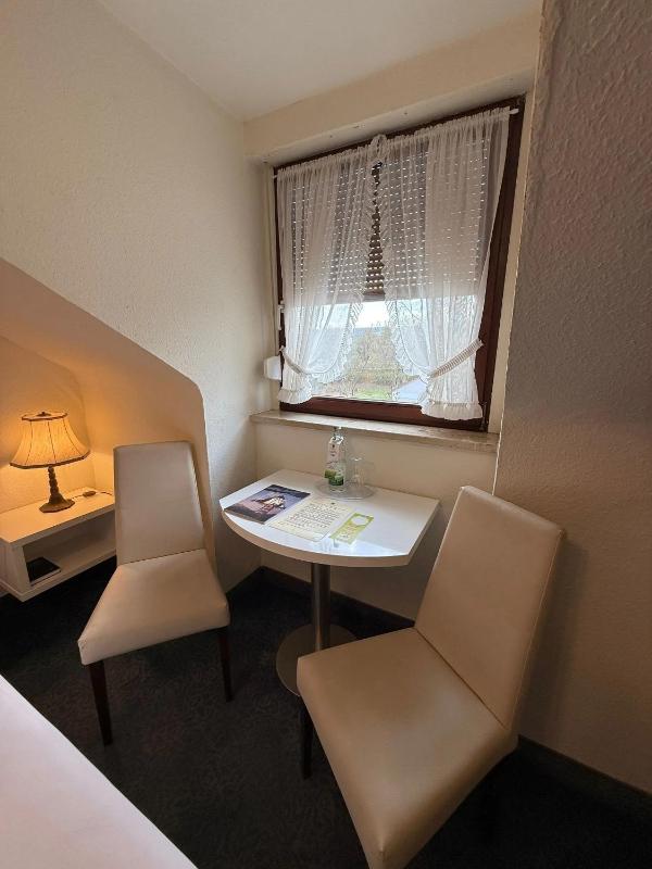 Standard Double Room image 4