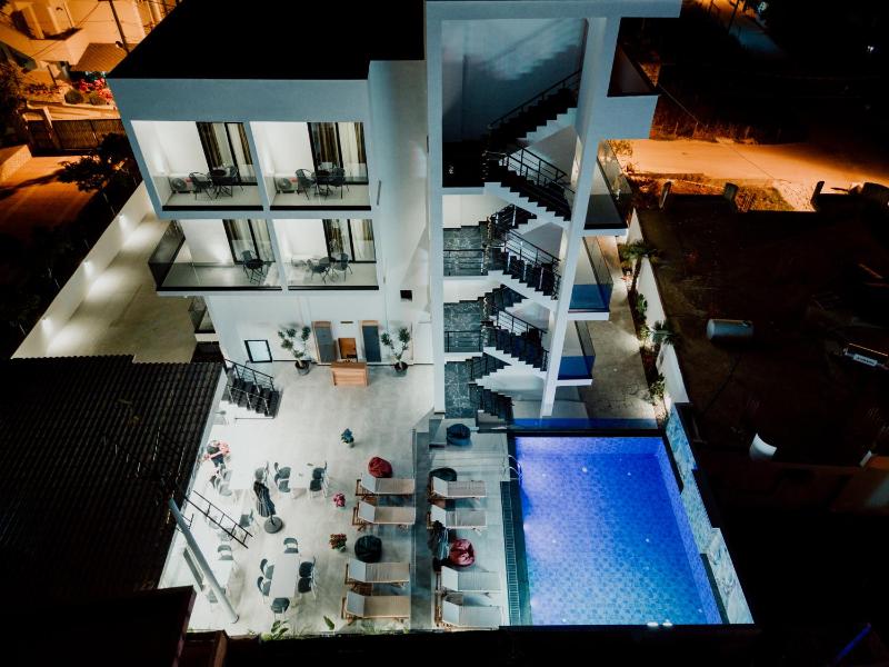 Belmond Hotel - image 16