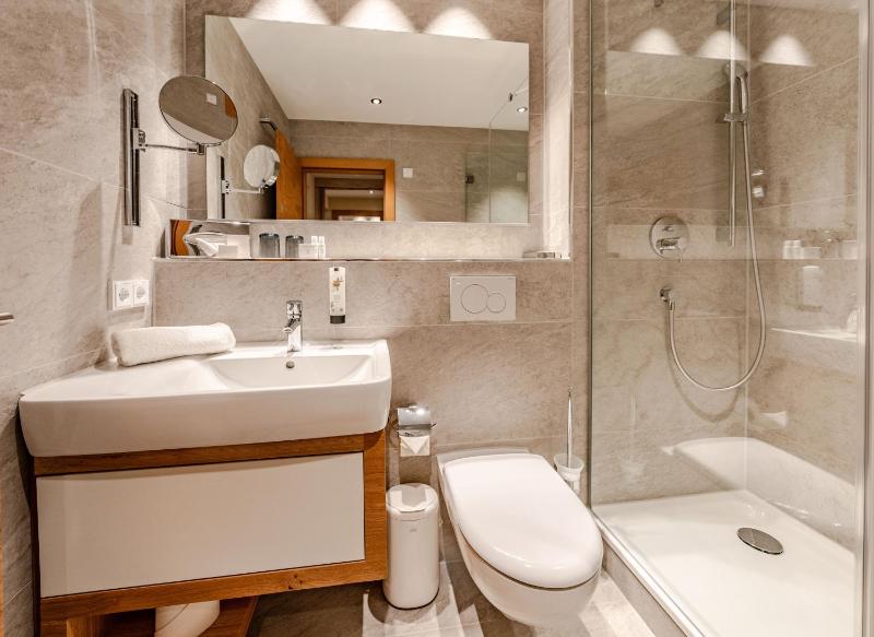 Double Room with Lake View image 1