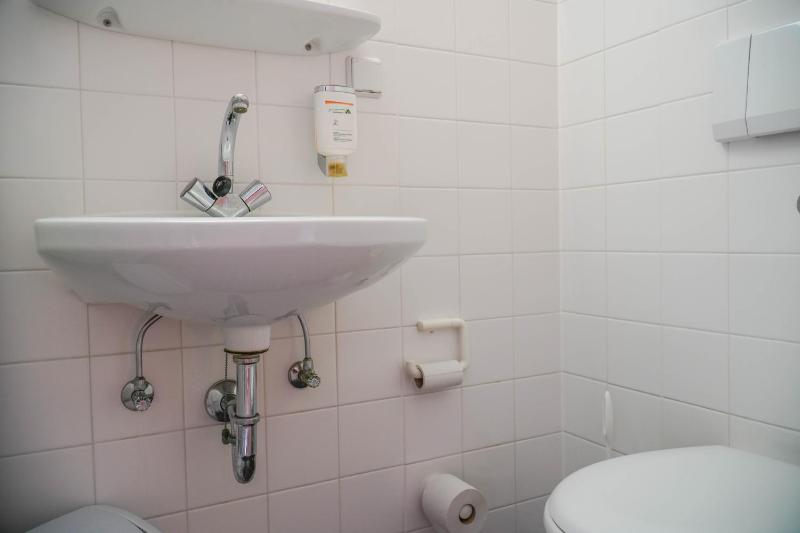 Standard Quadruple Room image 4