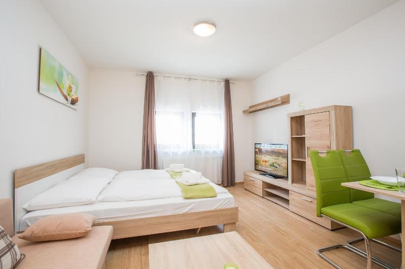 Studio Apartment with Balcony image 3