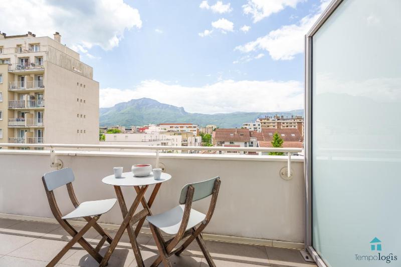 Two-Bedroom Deluxe Apartment image 4