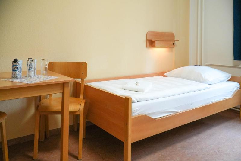 Twin Room - Disability Access image 1