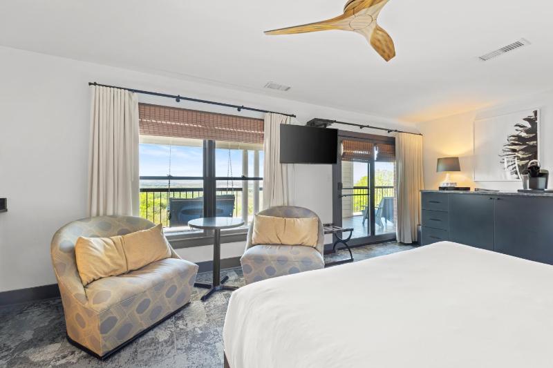 King Room with Balcony image 4