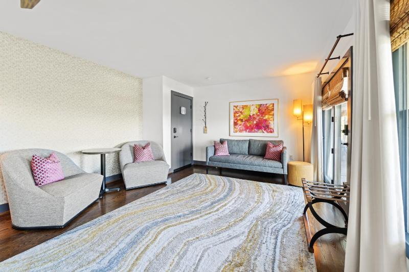 King Room with Mountain View image 4