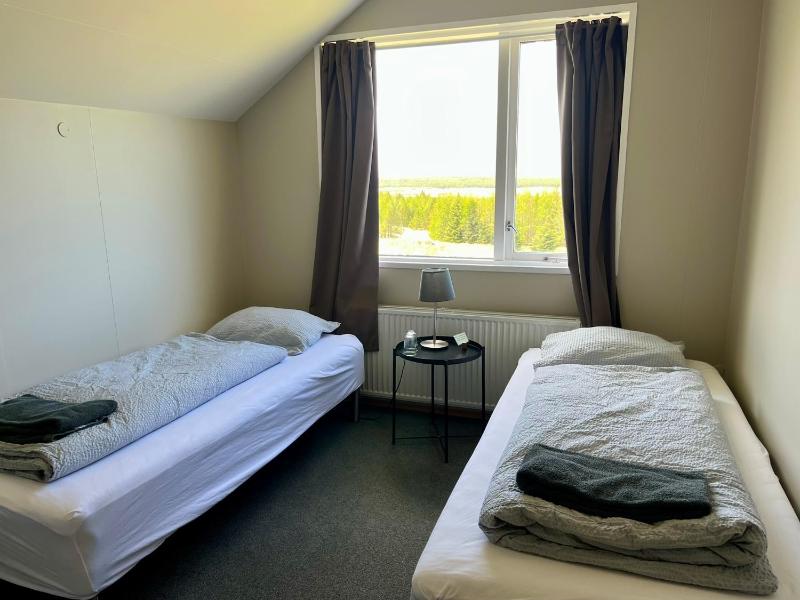 Economy Twin Room with Shared Bathroom image 1