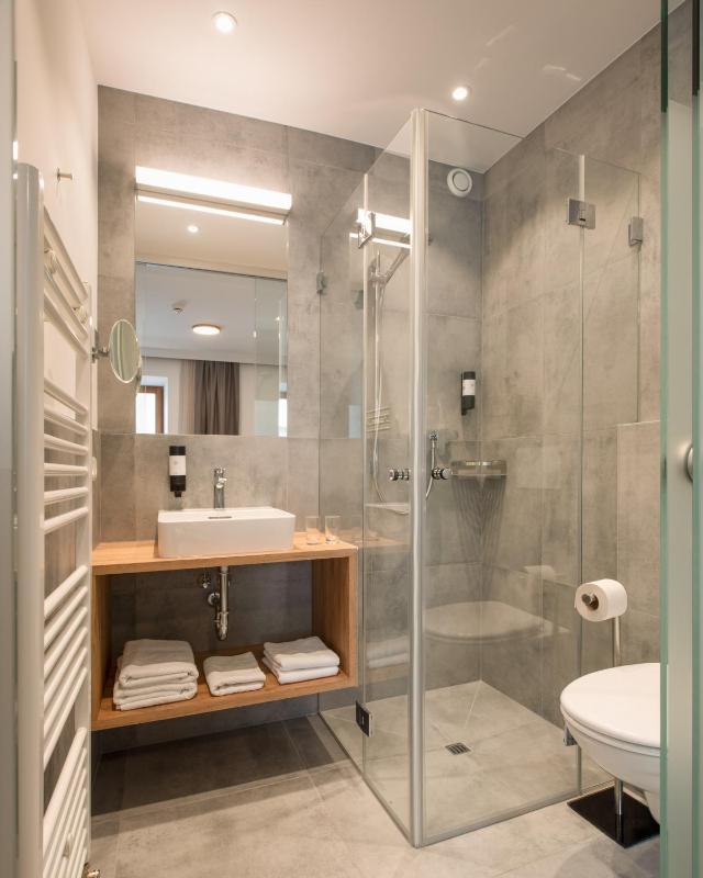 Comfort Double Room with Lake View image 2